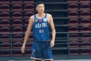陈林坚完成山东男篮首秀 10投7中&三分5中3 得到全场最高18分
