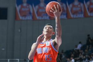 济南时报：夏季联赛东营站山东男篮2胜1负 陈林坚“完美”融入