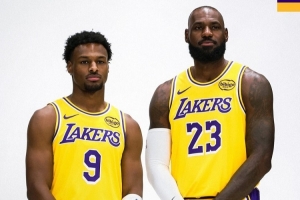 詹姆斯：布朗尼的篮球天赋遗传自我 他的挥杆天赋也许遗传自妈妈