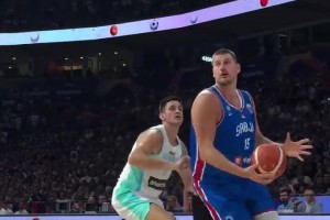 MVP！约基奇全程给队友掩护最后轻松终结 率队半场领先28分