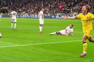 申花9分钟连丢2球！具本哲乱战破门，申花1-2落后江原FC