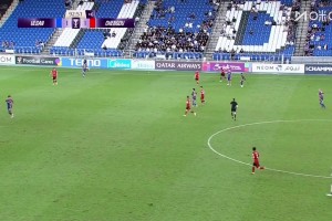 不冷静❗️德尔加多放倒对手，两黄变一红被罚下