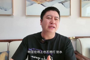 柔韧性无敌！文班亚马摔的瞬间也太吓人了，不过马上站起来！