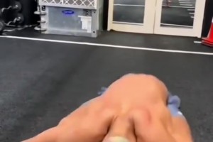 文班亚马劈叉那一刻真的惊呆了，这可是和姚明一样高的人啊