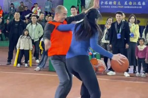 大史气炸：杜兰特不会传球，为啥让他当进攻发起呀，传球8个失误