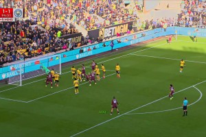 秀外慧中！姆贝莫这一手钢琴弹得确实不错，这就是曼联钢琴家！