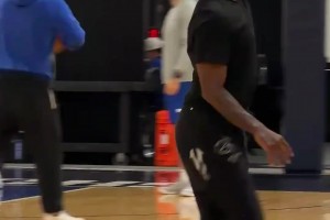 欧文今日训练情况，看起来好很多了！！期待他的回归🏀