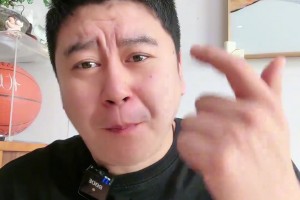 火箭打弱队 一节就打花 半场81分 真的攻防一体了...